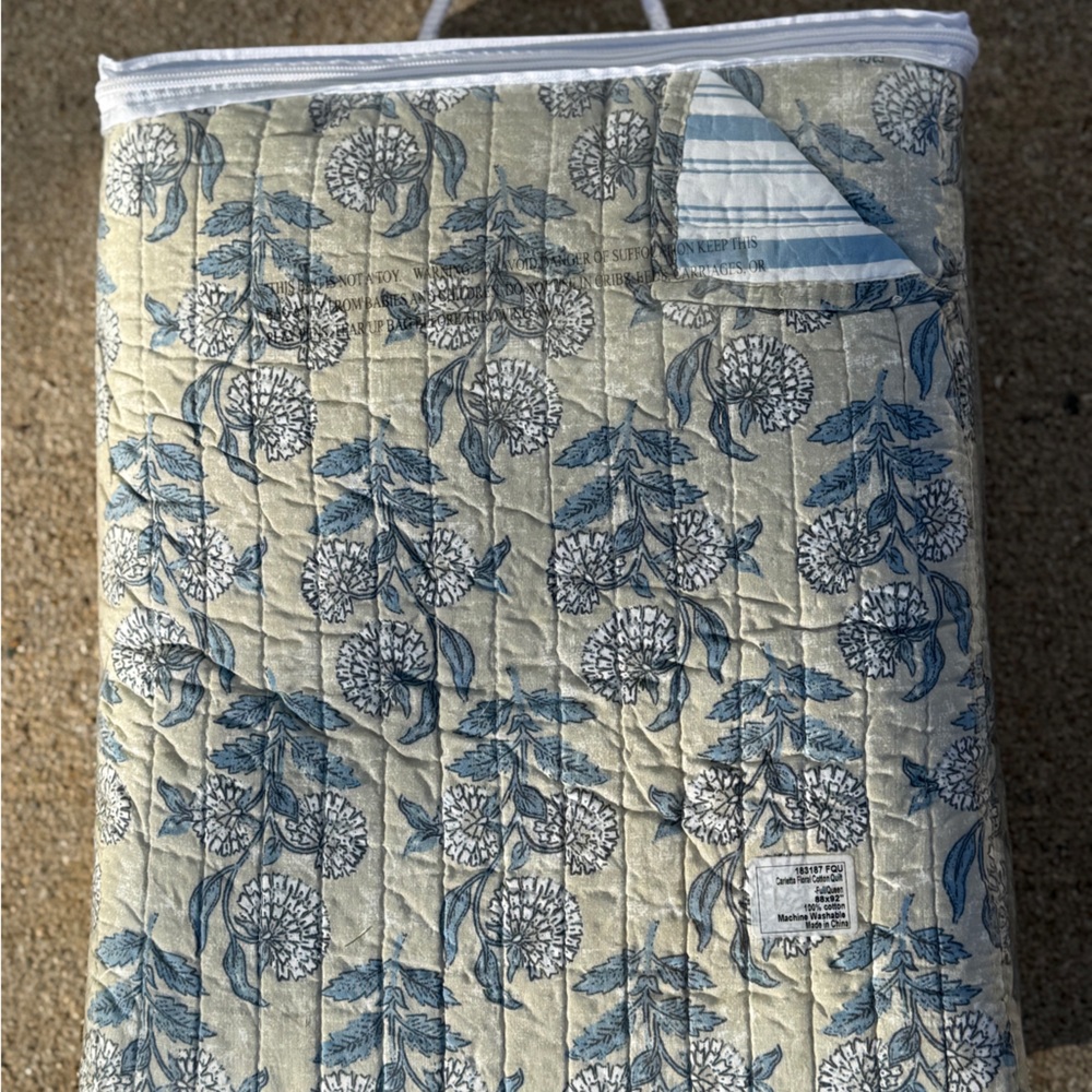 ⚡️  FLASH SALE  ⚡️Frontgate Floral Cotton Quilt - Queen - NWT - Picture 9 of 14